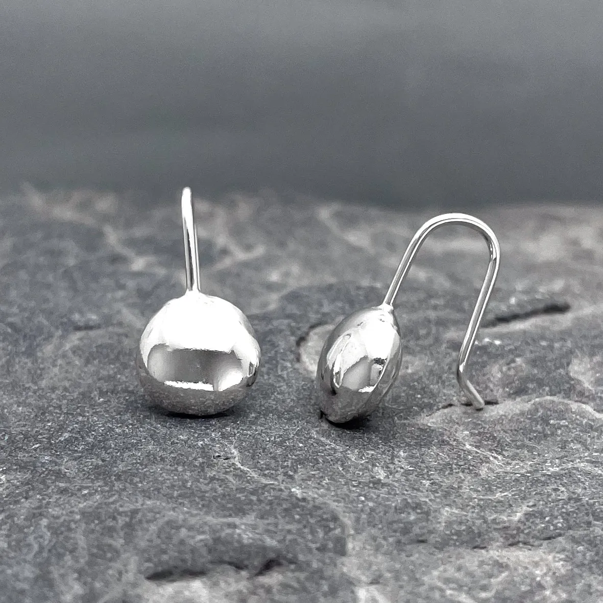 Piccoli – Sculpted Puffy Disc Silver Earrings – Dangle